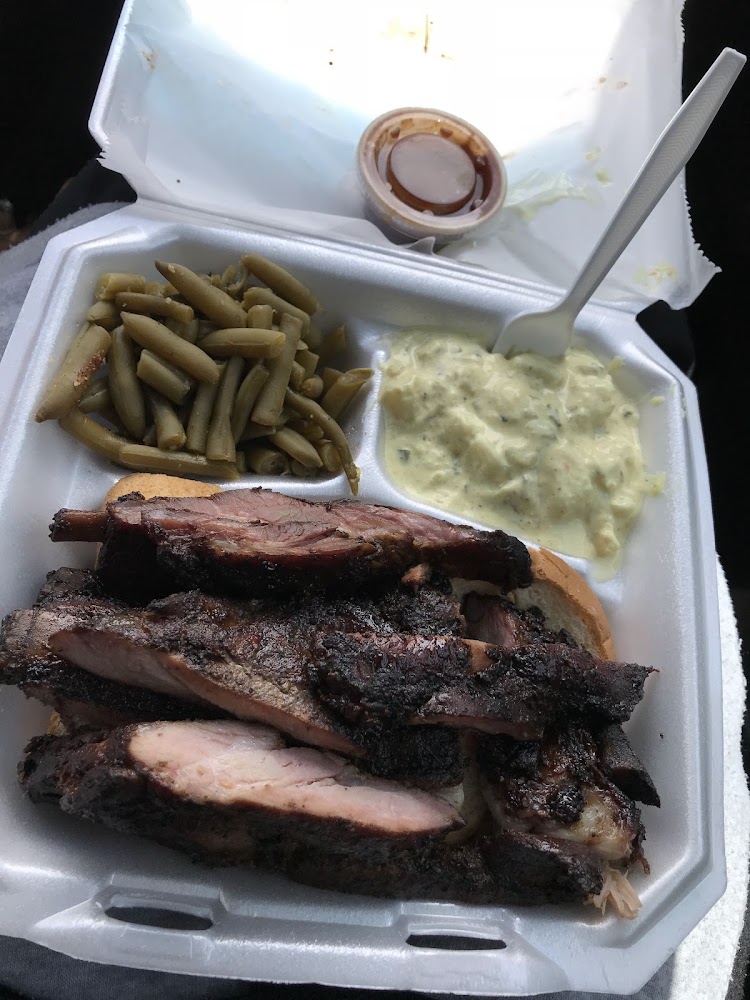 Basils Bar B Que