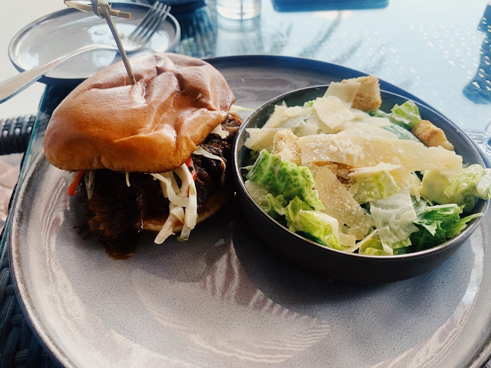 Lakeside Bar + Grill